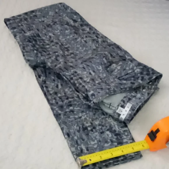 CAbi Skinny Jeans Jeggings Camo Blue Gray Style 604 Size 4 - Picture 10 of 11